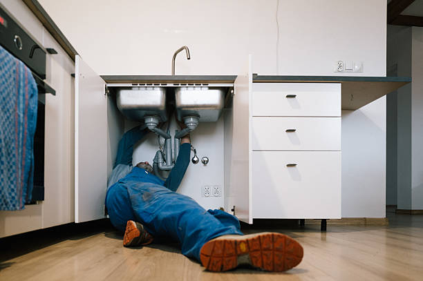 Professional Drain Cleaning technician working in Glendale, MS